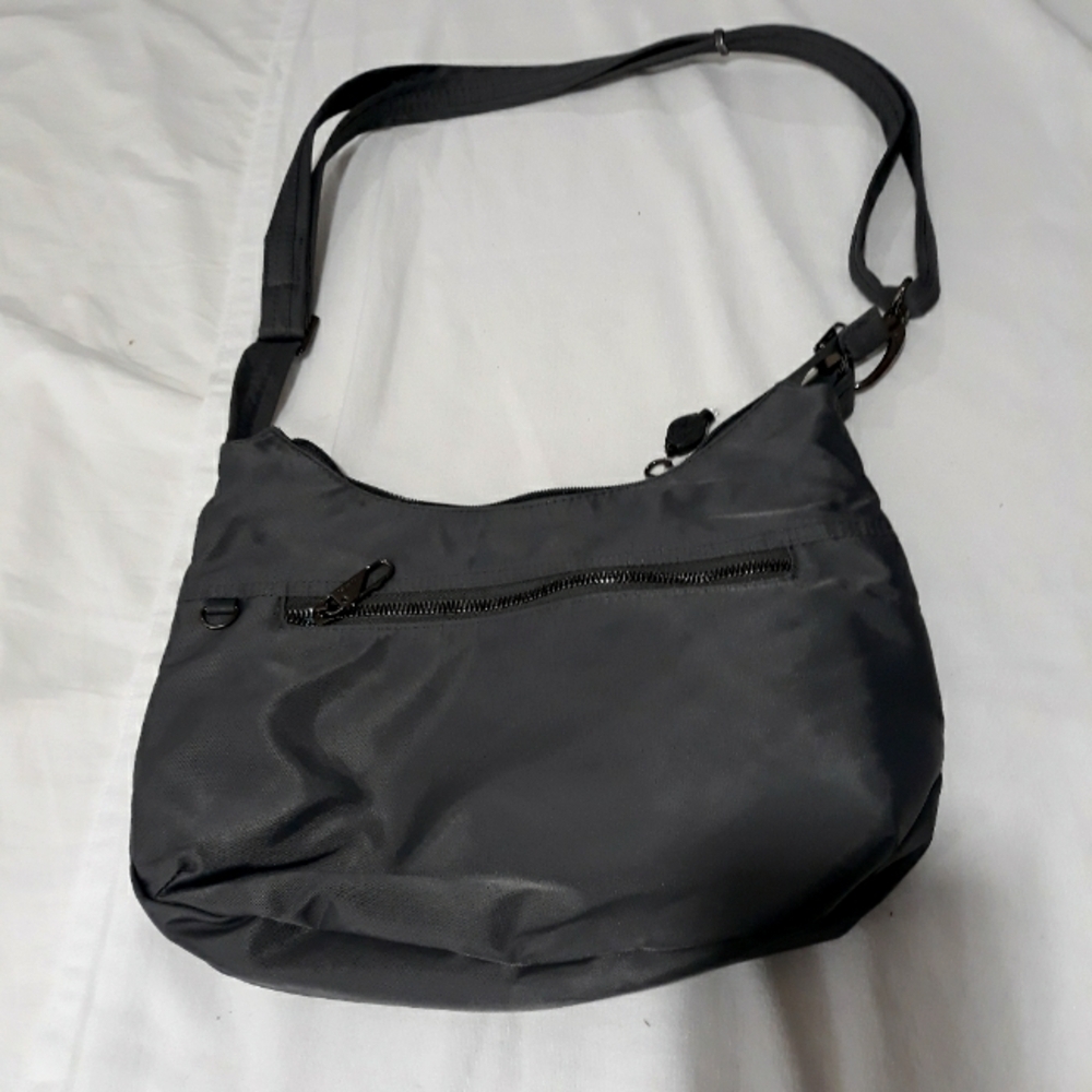 Travelon Black Bag Travel Multiples Pockets Zipper for Closure Nylon Crossbody